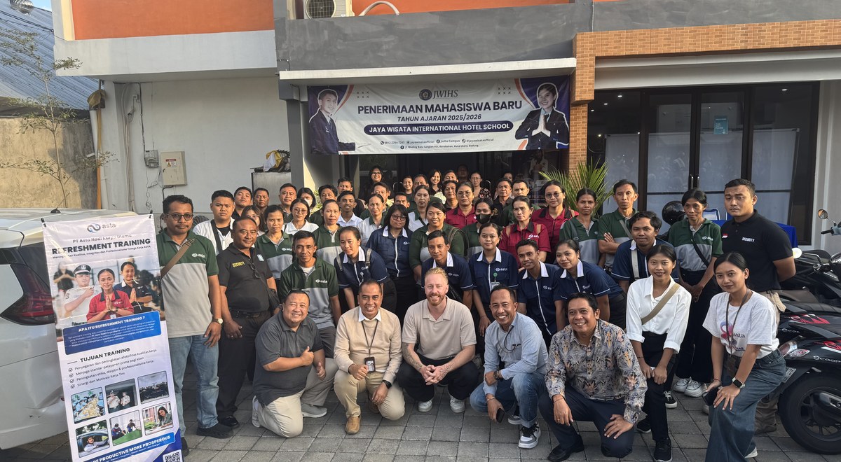 Clint Dorman, CEO of SUKHA, with the SUKHA management team and staff at Jaya Wisata International Hotel School, Bali